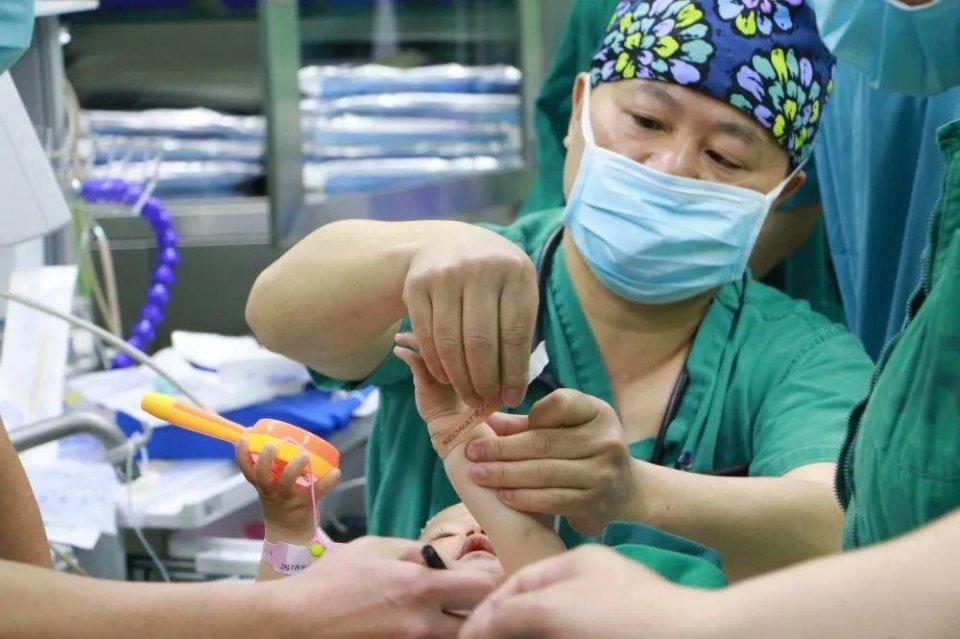 英吉沙县妇婴监护型护送