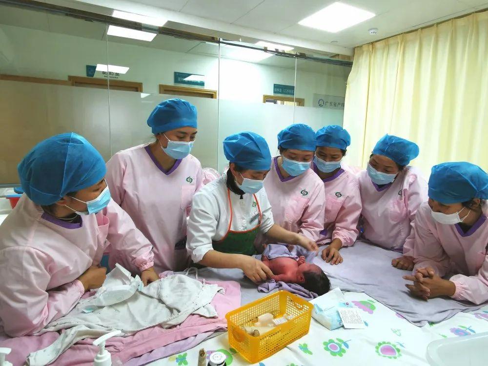 英吉沙县妇婴监护型护送